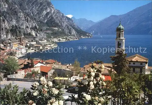 AK / Ansichtskarte Limone del Garda Ortsansicht mit Kirche Gardasee Alpen