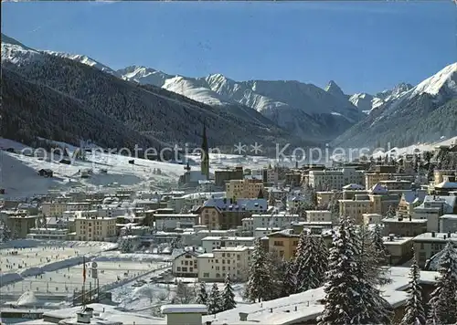 AK / Ansichtskarte Davos GR Winterpanorama Eisbahn Buehlenhorn Tinzenhorn Piz Michel Albula Alpen Kat. Davos