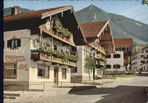 AK / Ansichtskarte Marquartstein Dorfstrasse Blick auf Hochlaerch Bayerische Alpen Kat. Marquartstein