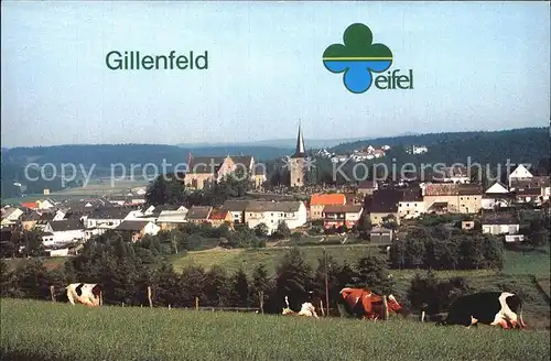 AK / Ansichtskarte Gillenfeld Eifel Ortsansicht mit Kirche Viehweide Kuehe