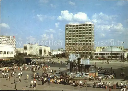 AK / Ansichtskarte Berlin Alexanderplatz Brunnen Haus des Lehrers Hauptstadt der DDR Kat. Berlin