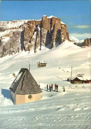 AK / Ansichtskarte Sellajoch Skipiste Kapelle Alpenklubschutzhaus Piz Boe Kat. Italien