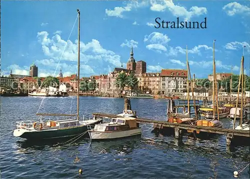 AK / Ansichtskarte Stralsund Mecklenburg Vorpommern Blick auf den Hafen Bootsanleger Verlag Bild und Heimat Kat. Stralsund