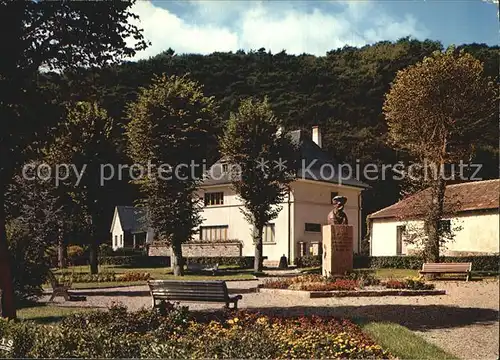AK / Ansichtskarte Kaysersberg Haut Rhin Square et Monument du Docteur A. Schweitzer Kat. Kaysersberg