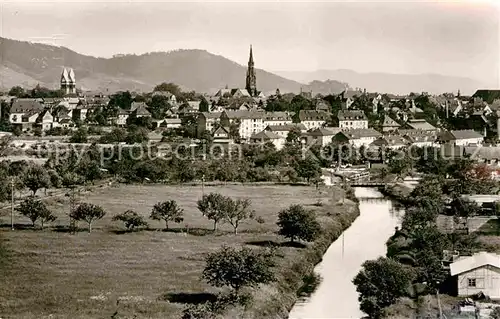 AK / Ansichtskarte Offenburg Stadtbild mit Kirche Kat. Offenburg