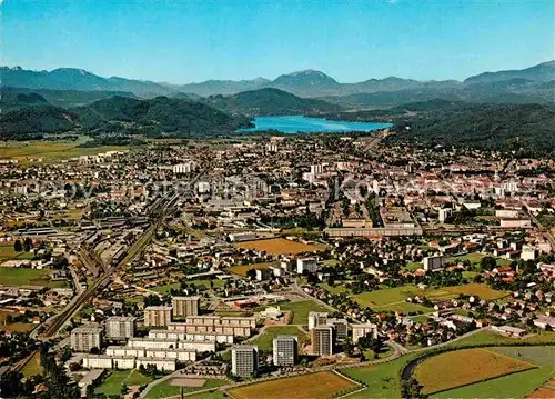 AK / Ansichtskarte Klagenfurt Woerthersee Fliegeraufnahme mit Villacher Alpe
