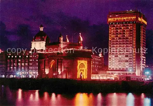 AK / Ansichtskarte Bombay Mumbai Illumination at Gate Way of India Taj Mahal Hotel Taj Intercontinental Hotel