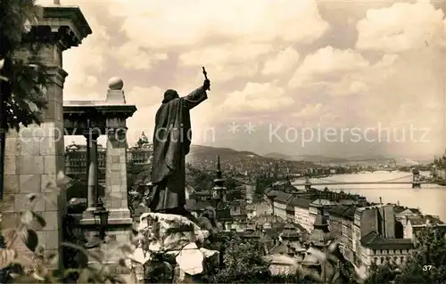 AK / Ansichtskarte Budapest Kilatas a Szt Gellert hegyroel Blick vom Blocksberg Gellertberg Statue Donau Kat. Budapest