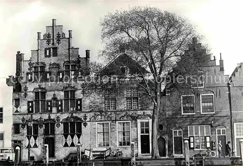 AK / Ansichtskarte Veere Kade met zijn schotse huizen en postkantoor Kat. Zeeland