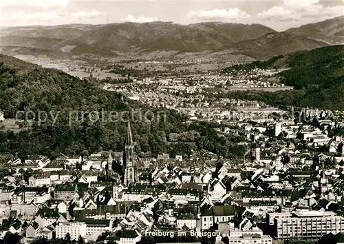 AK / Ansichtskarte Freiburg Breisgau Blick zum Schwarzwald Fliegeraufnahme Kat. Freiburg im Breisgau