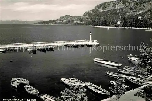 AK / Ansichtskarte Garda La diga Hafen Gardasee Kat. Lago di Garda 