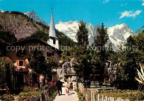 AK / Ansichtskarte Courmayeur Aosta Sullo sfondole Grandes Jurasses Partie an der Kirche Alpen Kat. Aosta