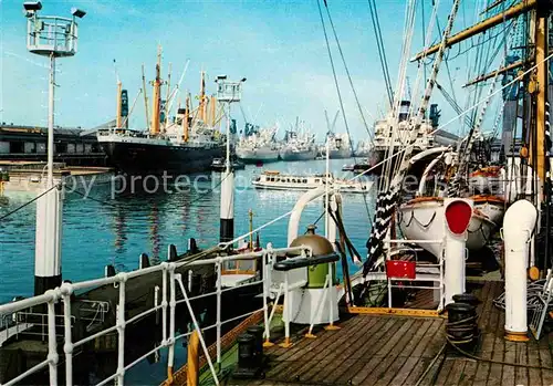 AK / Ansichtskarte Hafenanlagen Bremen ueberseehafen  Kat. Schiffe