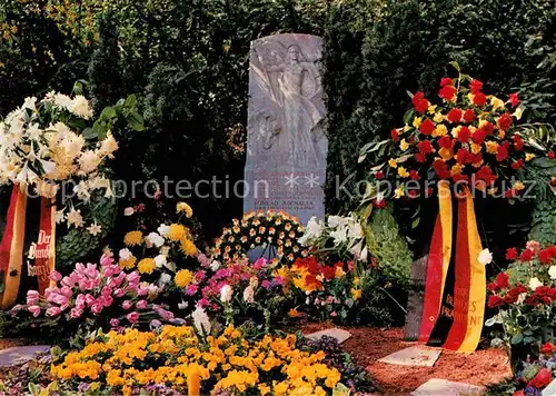 AK / Ansichtskarte Tod Grabstaette Dr. Konrad Adenauer Waldfriedhof Rhoendorf  Kat. Tod