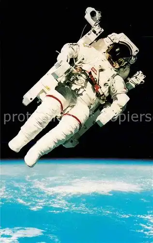AK / Ansichtskarte Astronaut Kennedy Space Center Florida Bruce McCandless  Kat. Technik