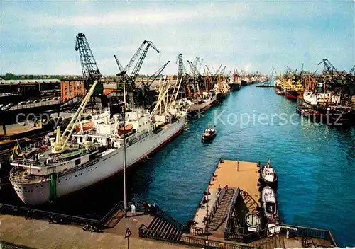 AK / Ansichtskarte Hafenanlagen Bremen Schiffe  Kat. Schiffe
