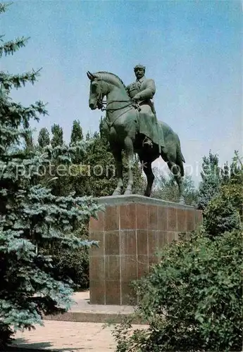 AK / Ansichtskarte Frunse Frunza Frunze Bischkek Frunse Denkmal 