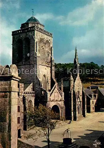 AK / Ansichtskarte Locronan Ensemble de la place l eglise et les vieilles maisons de tisserands Kat. Locronan