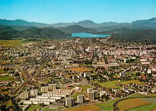 AK / Ansichtskarte Klagenfurt Woerthersee Panorama Blick gegen Westen Villacher Alpe Fliegeraufnahme