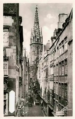 AK / Ansichtskarte Saint Malo Ille et Vilaine Bretagne La grande rue et le clocher de la Cathedrale Kat. Saint Malo