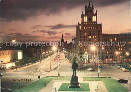 AK / Ansichtskarte Moscow Moskva W Majakowsky Platz Denkmal Statue Nachtaufnahme Kat. Moscow