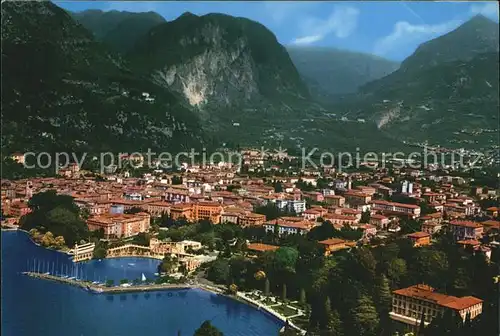 AK / Ansichtskarte Riva Lago di Garda Panorama dall aereo Gardasee Alpen Kat. 
