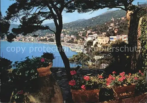AK / Ansichtskarte Alassio Riviera dei Fiori Ridente tra i fiori Panorama Kueste Kat. 