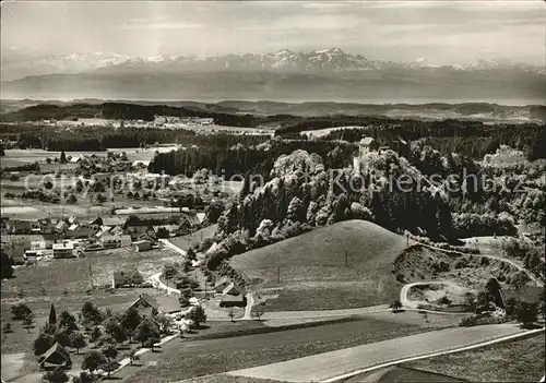 AK / Ansichtskarte Waldburg Wuerttemberg Schloss Blick zu Bodensee und Schweizer Alpen Thorbecke Luftbild Kat. Waldburg