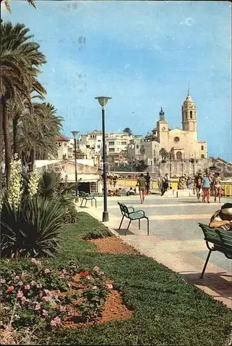 AK / Ansichtskarte Sitges Strandpromenade Kirche