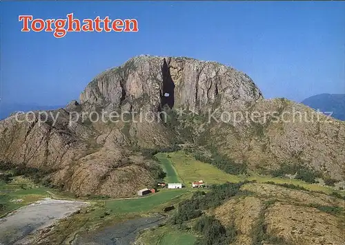 AK / Ansichtskarte Bronnoysund Torghatten Helgelandskysten Berg Kat. Bronnoysund