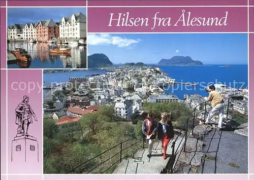 AK / Ansichtskarte Alesund Haeuserpartie am Hafen Aussichtsplattform Denkmal