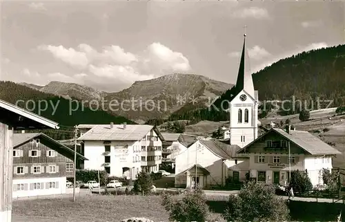AK / Ansichtskarte Steibis Ortsansicht mit Kirche Panorama Allgaeuer Alpen Kat. Oberstaufen