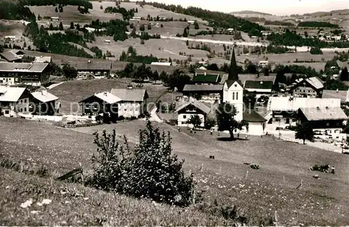 AK / Ansichtskarte Steibis Ortsansicht mit Kirche Bergdorf Allgaeuer Alpen Kat. Oberstaufen