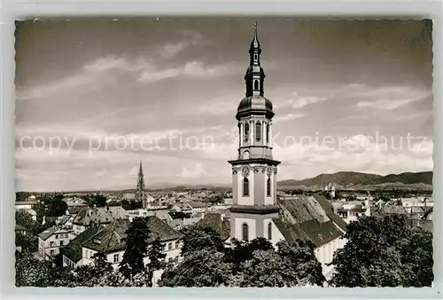 AK / Ansichtskarte Offenburg Stadtbild mit Kirche Kat. Offenburg
