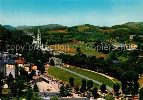 AK / Ansichtskarte Lourdes Hautes Pyrenees Vue vers les sanctuaires prise du Chateau Fort Basilique Saint Pie Kat. Lourdes