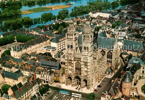 AK / Ansichtskarte Tours Indre et Loire Cathedrale Saint Gatien vue aerienne Collection Les Merveilles du Val de Loire Kat. Tours