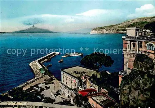 AK / Ansichtskarte Sorrento Campania Hafen Vesuv Kat. Sorrento