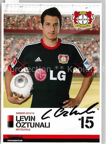 AK / Ansichtskarte Fussball Bayer 04 Leverkusen Levin oeztunali Autogramm  Kat. Sport