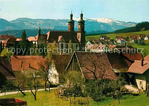 AK / Ansichtskarte St Peter Schwarzwald Ortsansicht mit Kirche mit Blick zum Feldberg Kat. St. Peter