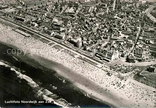 AK / Ansichtskarte Noordwijk aan Zee  Fliegeraufnahme mit Strand Kat. Noordwijk