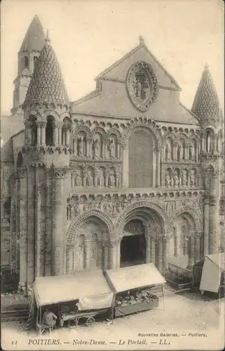Poitiers Notre Dame Le Portail *