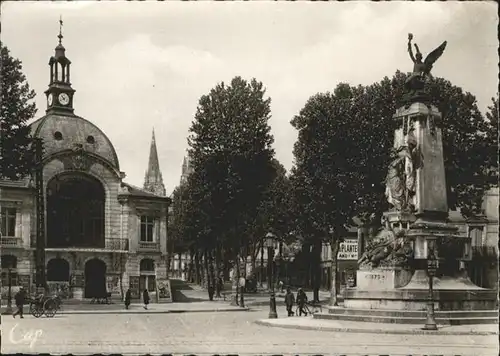 AK / Ansichtskarte Soissons Bourse Place Republique *