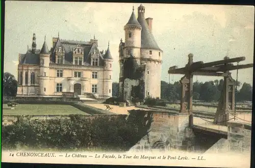 Chenonceaux le Chateau la Facade la Tour des Marques le Pont Levis /  /
