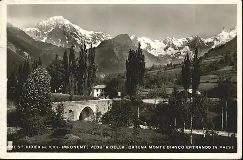 AK / Ansichtskarte St Didier Imponente Veduta Della Catena Monte Bianco Entrando in Paese /  /