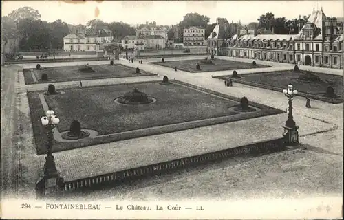 Fontainebleau Chateau La Cour /  /