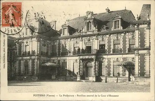 Poitiers Pavillon central de la Coeur d`Honneur Kat. Poitiers
