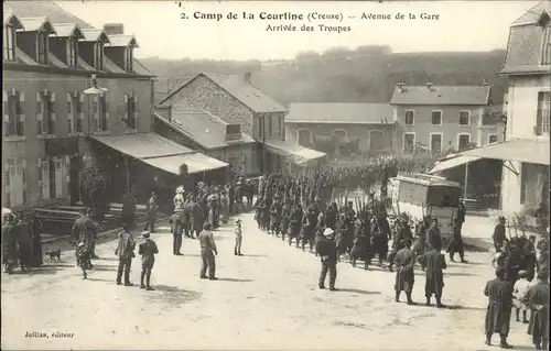 AK / Ansichtskarte Creuse Camp de la Courtine
Avenue de la Gare
Arrivee des Troupes /  /