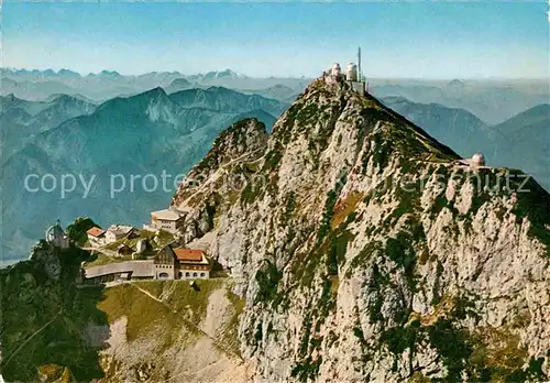 AK / Ansichtskarte Wendelstein Berg Sonnenobservatorium Sternwarte Sendeturm mit Zugspitze Kat. Bayrischzell