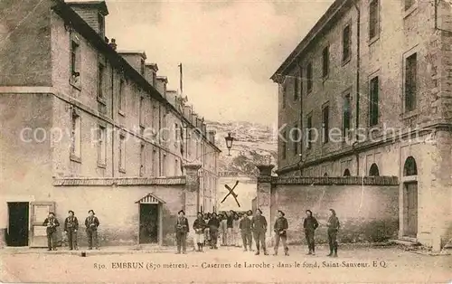 AK / Ansichtskarte Embrun Casernes de Laroche dans le fond Saint Sanveur  Kat. Embrun