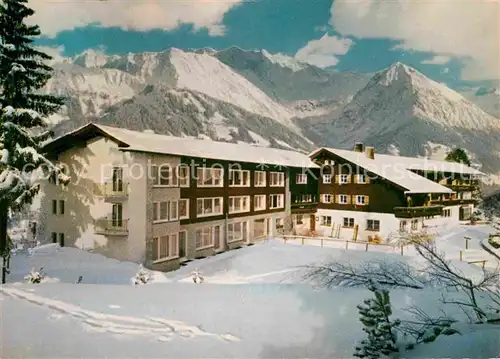 AK / Ansichtskarte Sonthofen Oberallgaeu Allgaeuer Berghof mit Alpe Eck Hoernergebiet Winterpanorama Alpen Kat. Sonthofen